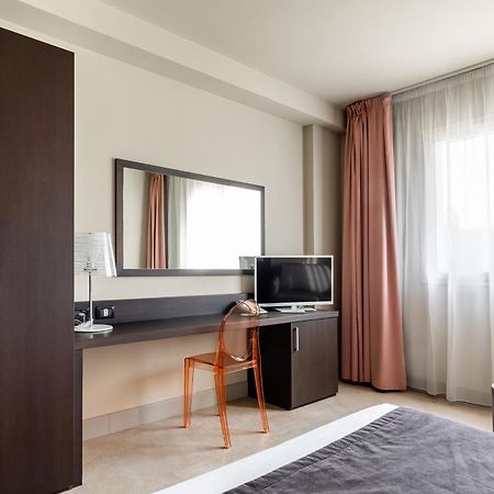 קסטל סן פייטרו טרמה Anusca Palace Hotel מראה חיצוני תמונה