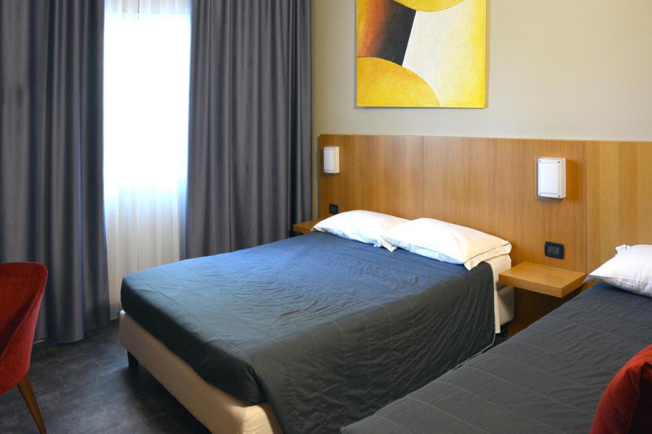 קסטל סן פייטרו טרמה Anusca Palace Hotel מראה חיצוני תמונה