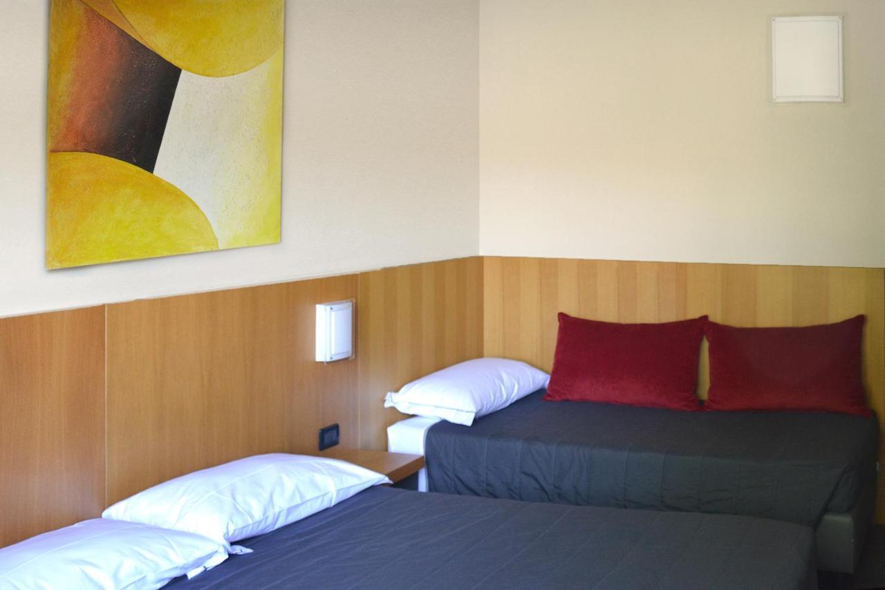 קסטל סן פייטרו טרמה Anusca Palace Hotel מראה חיצוני תמונה