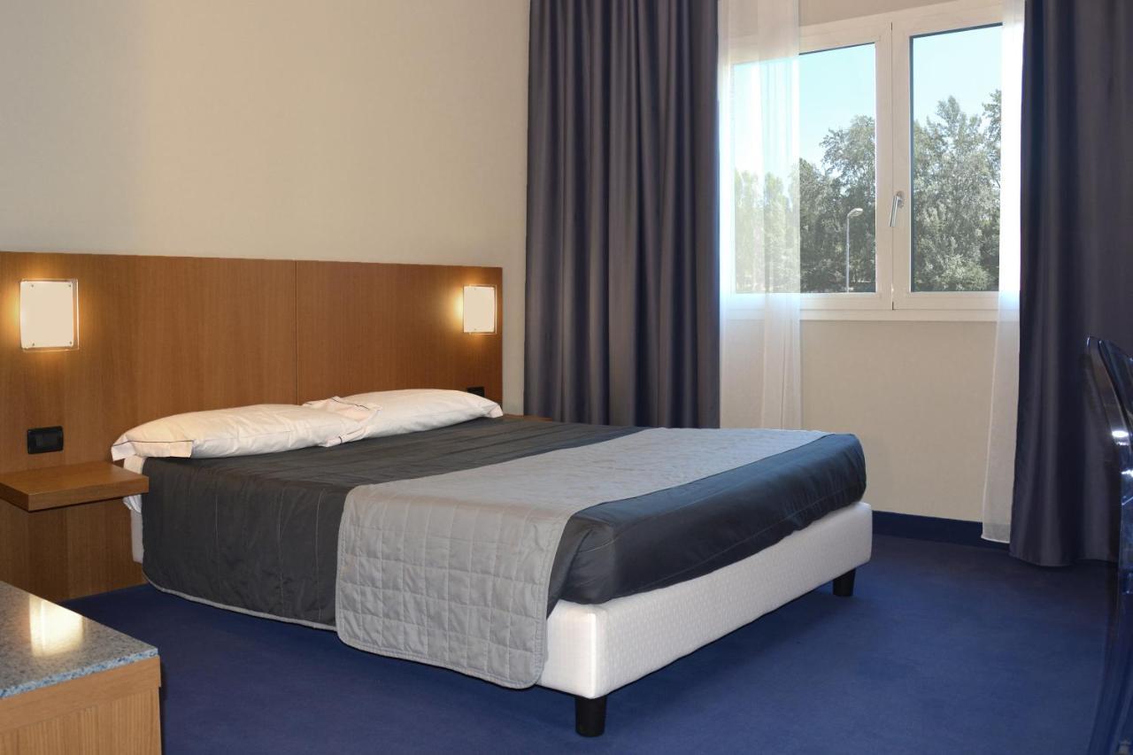 קסטל סן פייטרו טרמה Anusca Palace Hotel מראה חיצוני תמונה