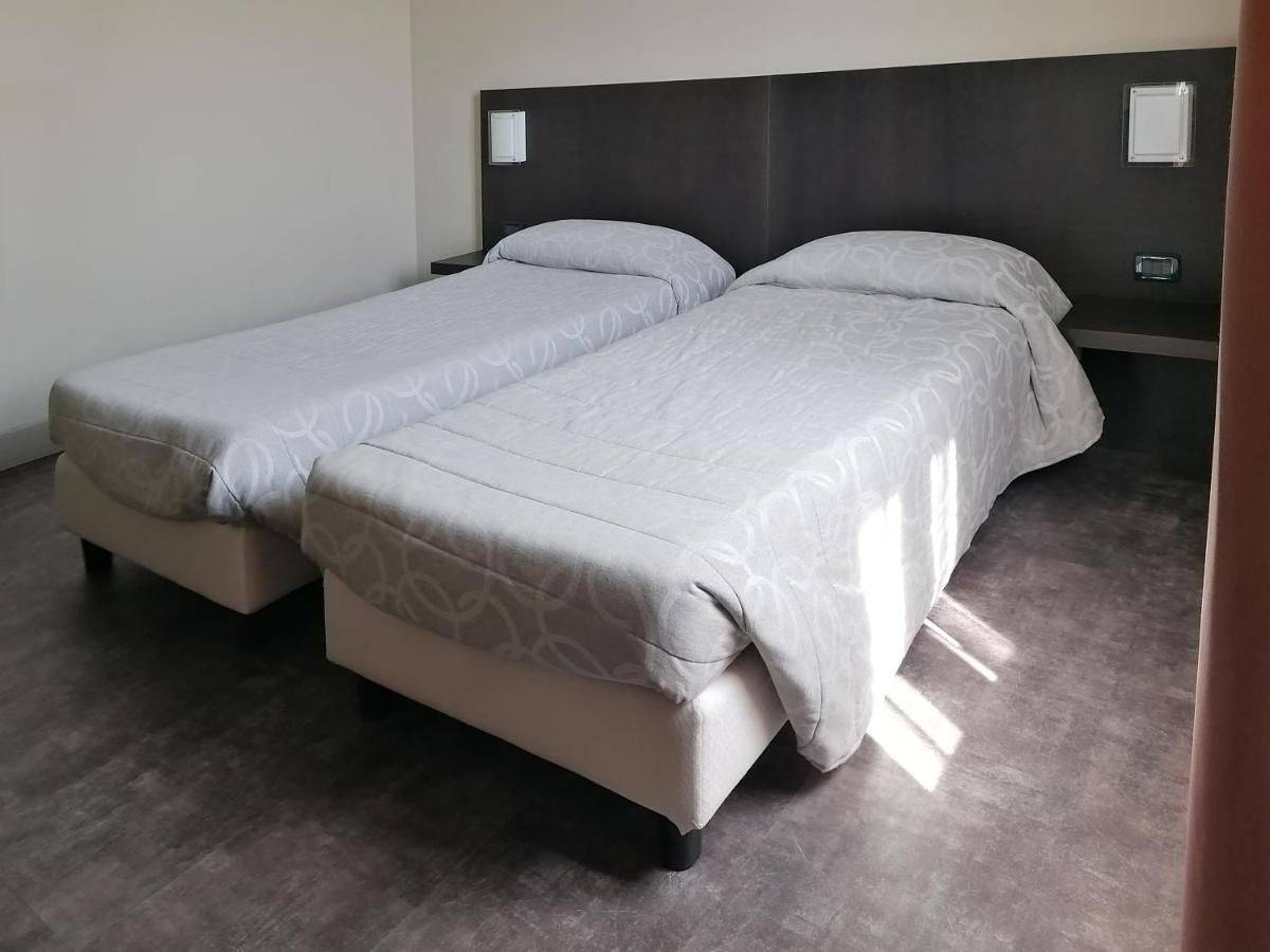 קסטל סן פייטרו טרמה Anusca Palace Hotel מראה חיצוני תמונה
