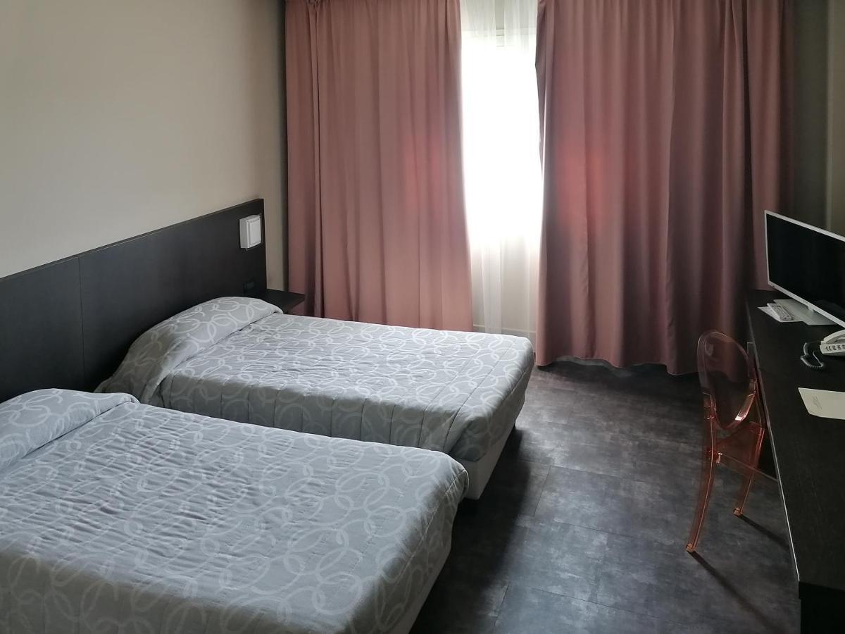 קסטל סן פייטרו טרמה Anusca Palace Hotel מראה חיצוני תמונה