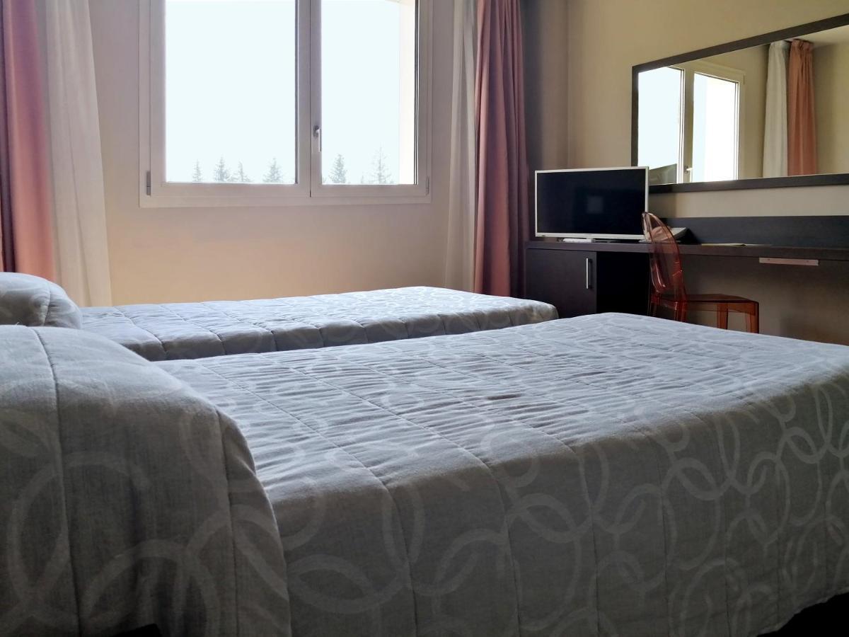 קסטל סן פייטרו טרמה Anusca Palace Hotel מראה חיצוני תמונה