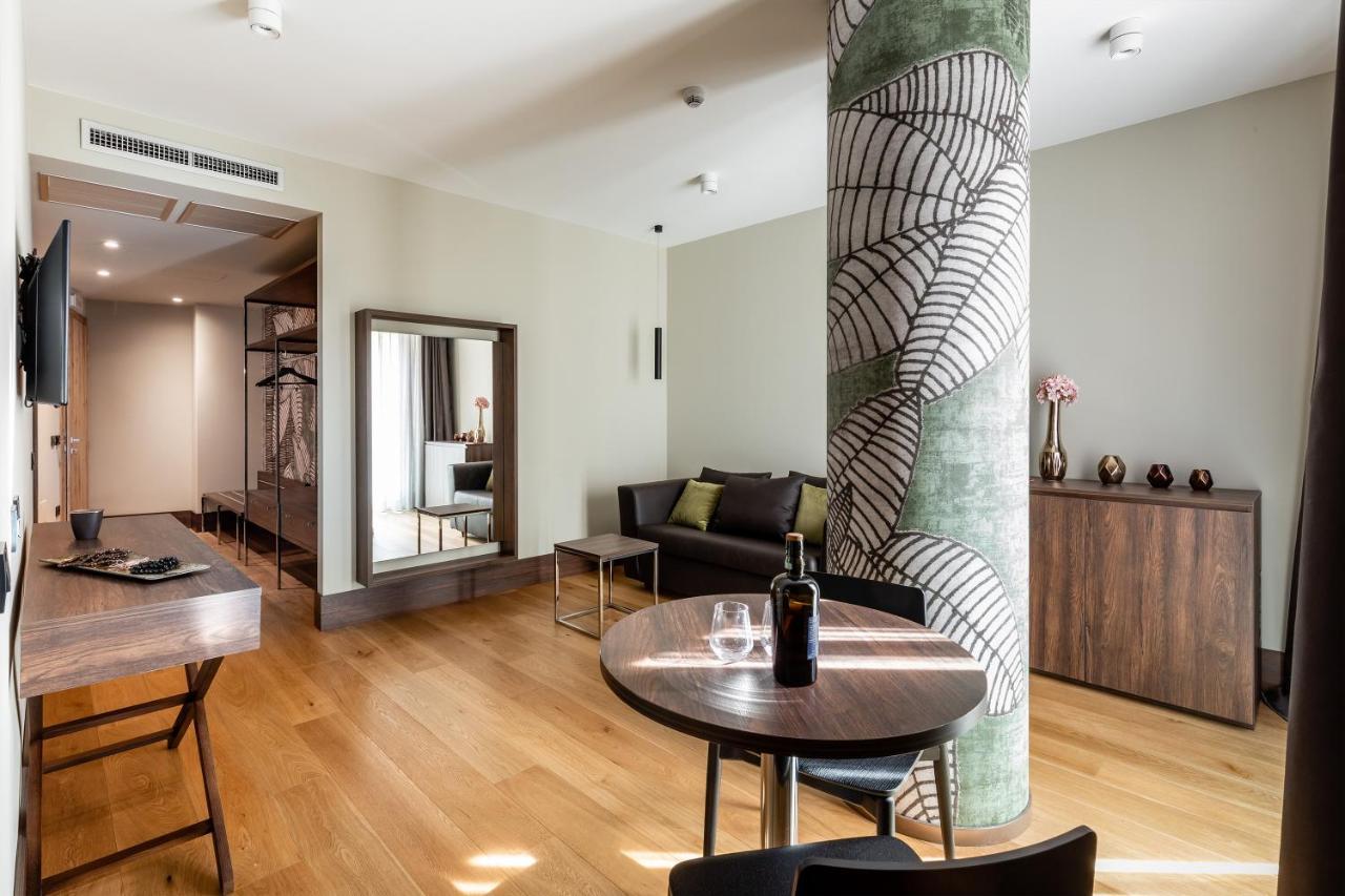 קסטל סן פייטרו טרמה Anusca Palace Hotel מראה חיצוני תמונה