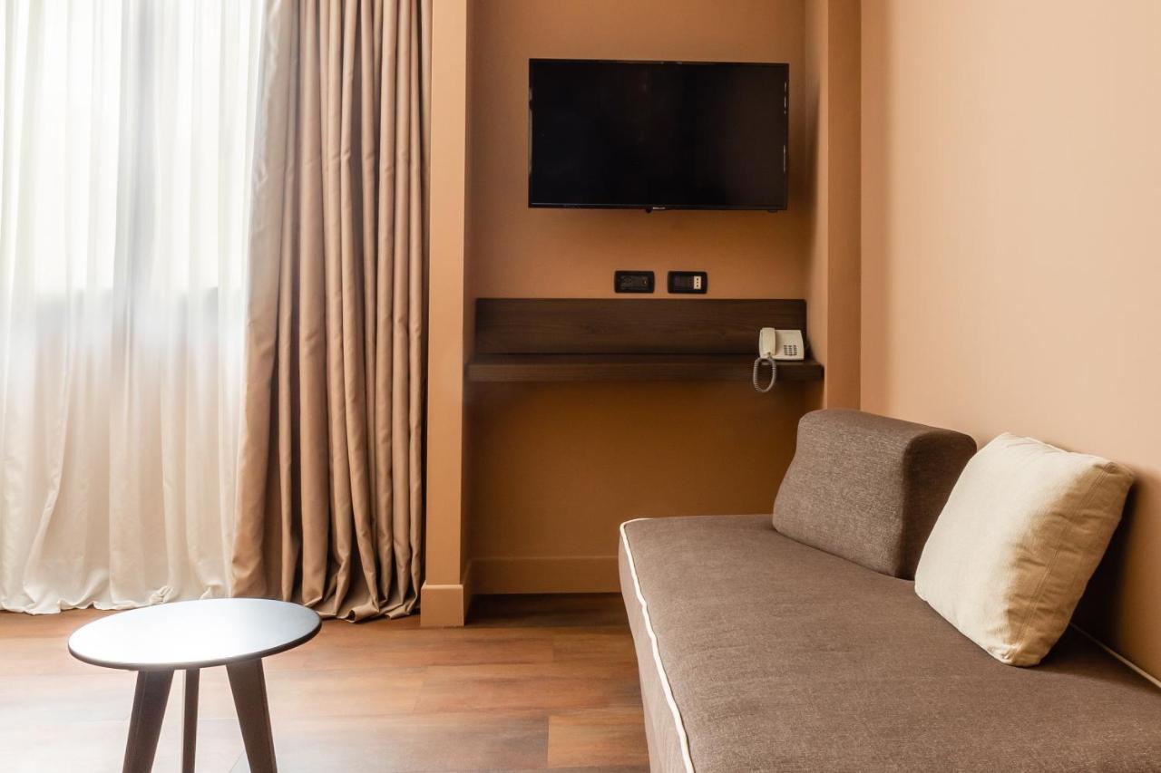 קסטל סן פייטרו טרמה Anusca Palace Hotel מראה חיצוני תמונה