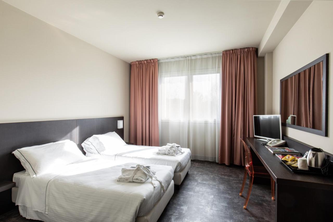קסטל סן פייטרו טרמה Anusca Palace Hotel מראה חיצוני תמונה