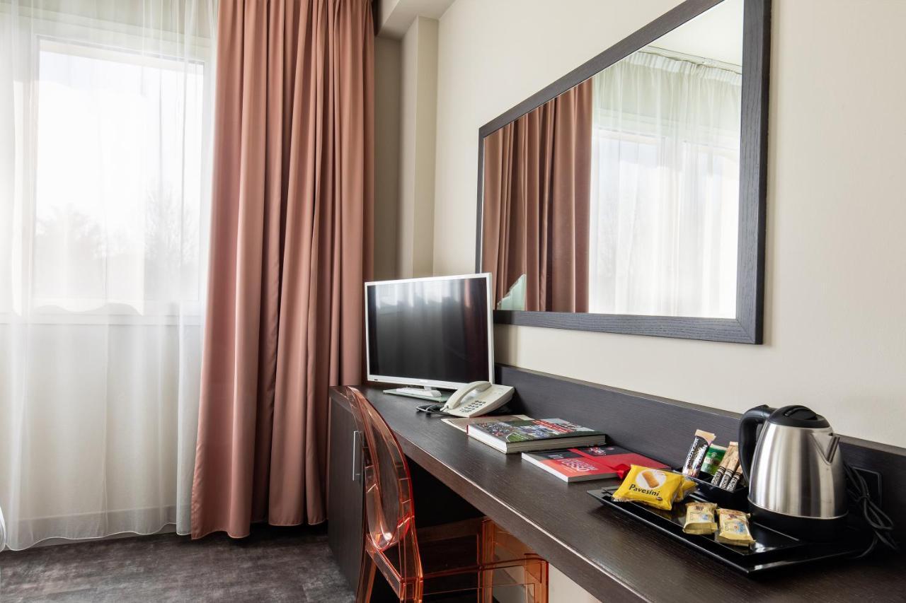 קסטל סן פייטרו טרמה Anusca Palace Hotel מראה חיצוני תמונה