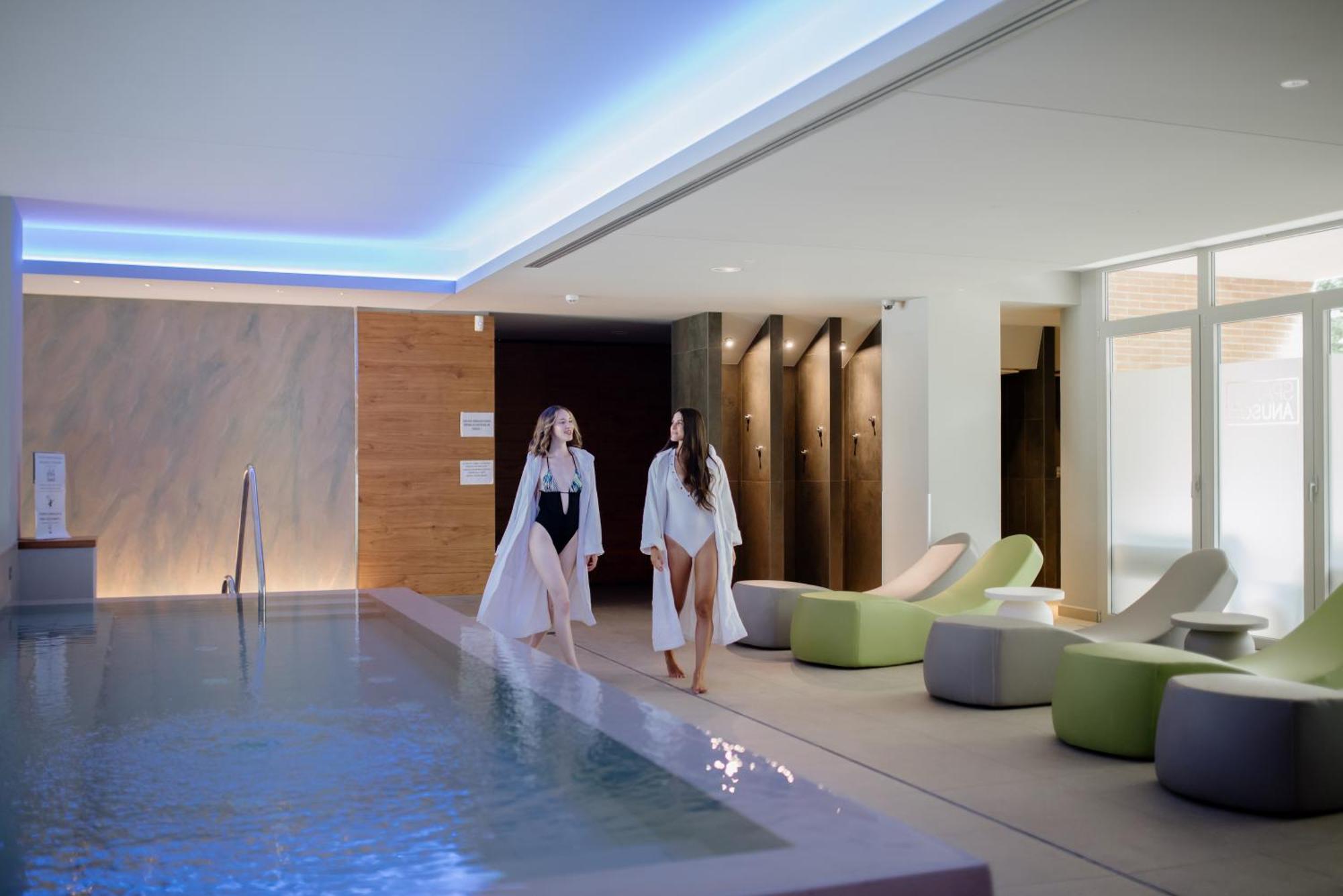 קסטל סן פייטרו טרמה Anusca Palace Hotel מראה חיצוני תמונה